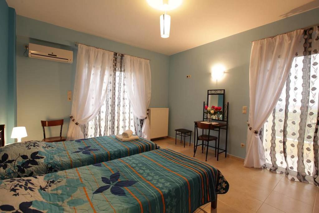 Villa Christine - Maisonettes With Fireplace Aliveri Ruang foto