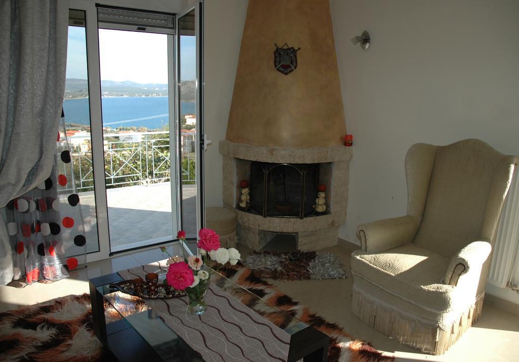 Villa Christine - Maisonettes With Fireplace Aliveri Ruang foto