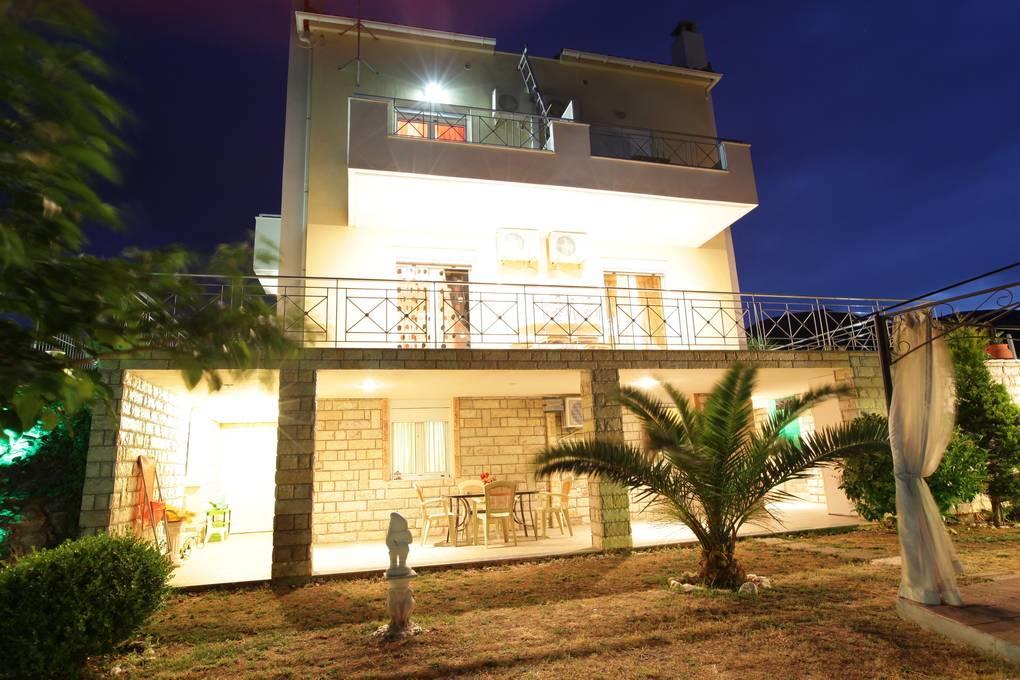 Villa Christine - Maisonettes With Fireplace Aliveri Bagian luar foto